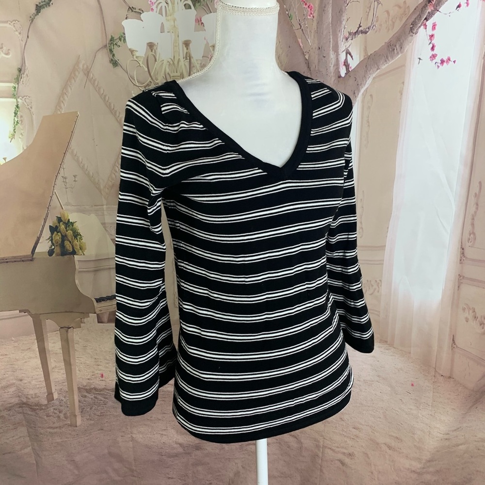 NEW WHBM Long sleeve V Neck Stripe - Picture 2 of 6